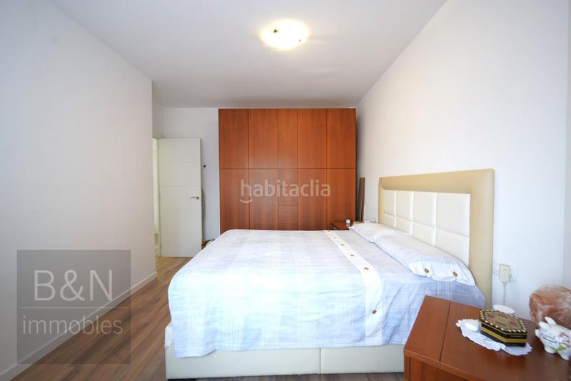 Foto 54ee03a7-3875-4dc1-ab2f-9553eeb37c10. Piso una vivienda con calidez, luz y balcón recién reformado con plaza de garaje incluida en Terrassa