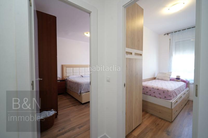 Foto 580b0f5f-963a-411e-b6ed-881a304abb0d. Piso una vivienda con calidez, luz y balcón recién reformado con plaza de garaje incluida en Terrassa