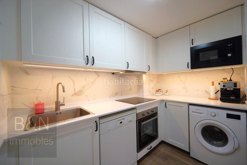 Foto 80ce66c4-3137-4106-9523-3cde7abe260f. Piso una vivienda con calidez, luz y balcón recién reformado con plaza de garaje incluida en Terrassa