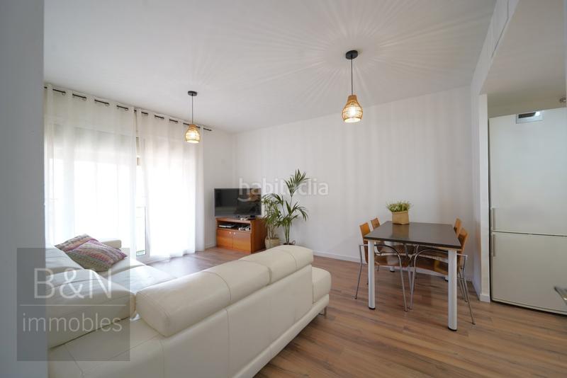 Foto ae05d511-8379-4c1f-9247-168435076186. Piso una vivienda con calidez, luz y balcón recién reformado con plaza de garaje incluida en Terrassa