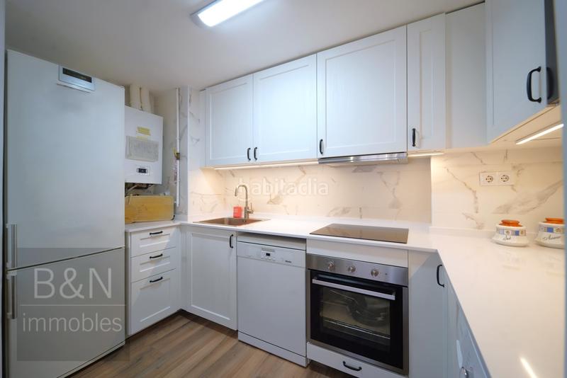 Foto ba18596b-1c84-4547-99da-92e82325dbcf. Piso una vivienda con calidez, luz y balcón recién reformado con plaza de garaje incluida en Terrassa