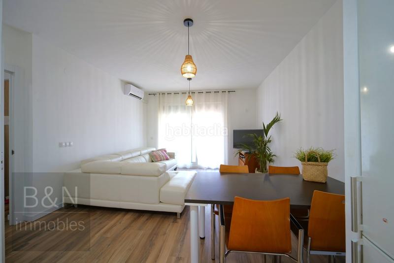 Foto cc62949f-0bd7-43c4-9ac6-a365eba62b10. Piso una vivienda con calidez, luz y balcón recién reformado con plaza de garaje incluida en Terrassa