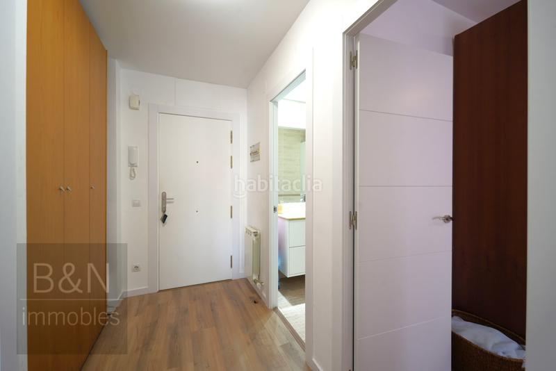 Foto db4ed564-935d-49c5-99f0-5a436b148579. Piso una vivienda con calidez, luz y balcón recién reformado con plaza de garaje incluida en Terrassa