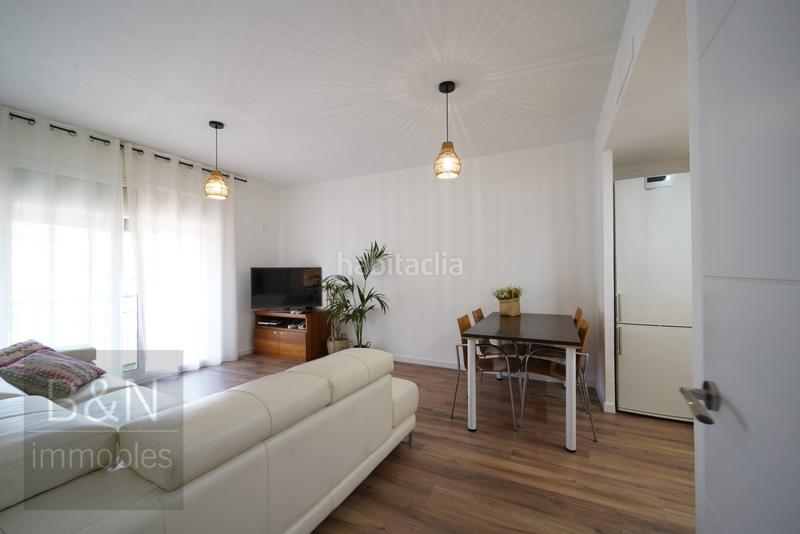 Foto e9e3f05e-2d0b-4011-953d-aba4efa8c752. Piso una vivienda con calidez, luz y balcón recién reformado con plaza de garaje incluida en Terrassa