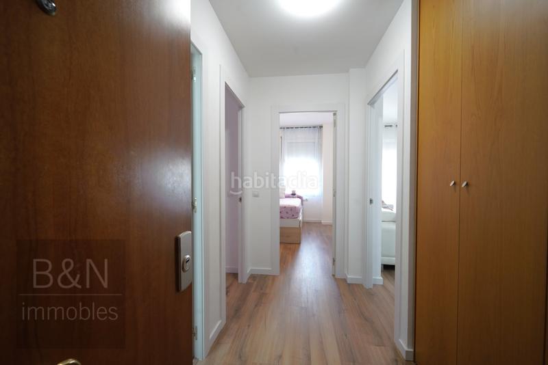 Foto fe5ba28c-a8bc-41e4-a93b-6e22cae2be85. Piso una vivienda con calidez, luz y balcón recién reformado con plaza de garaje incluida en Terrassa