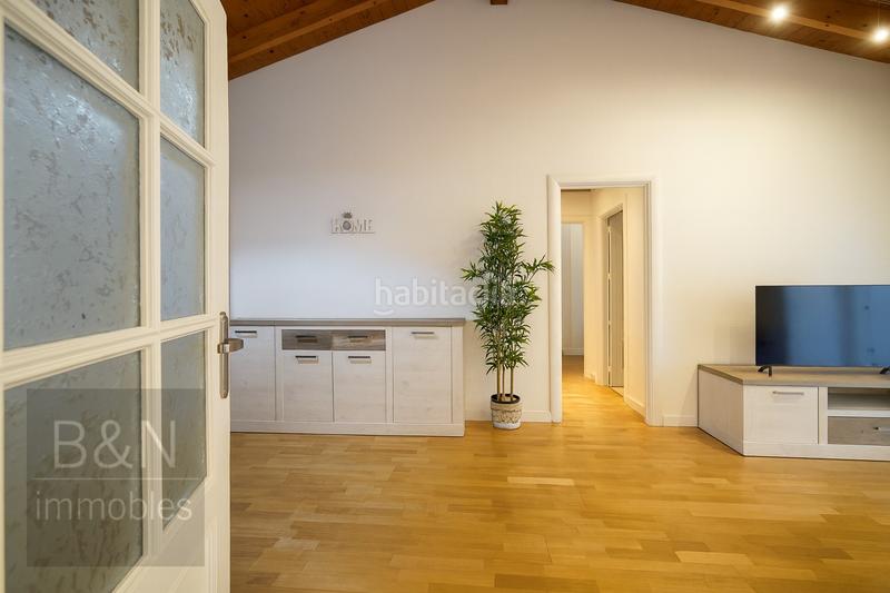 Foto 75eb19a9-f908-47ca-b781-248d3e162153. Ático un ático con alma nórdica, terraza soñada, piscina comunitaria y parking en Viladecavalls
