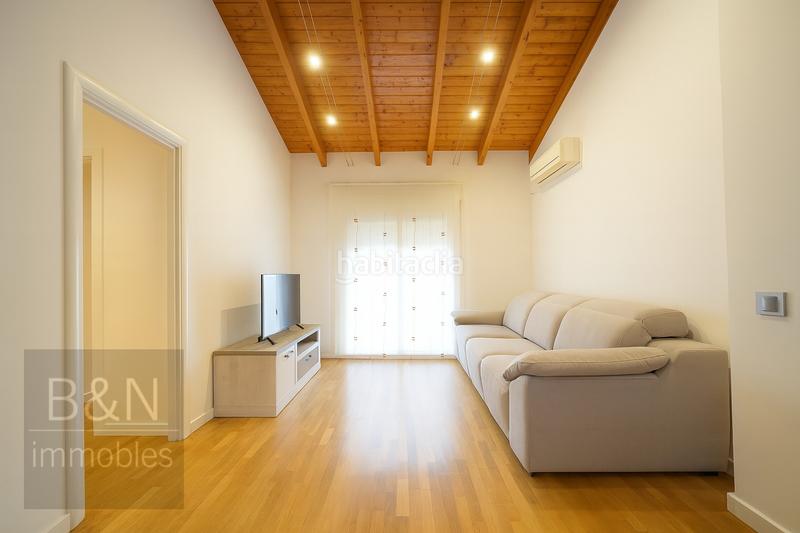 Foto aeb8a29d-d334-4b8e-a06d-dc14e5646649. Ático un ático con alma nórdica, terraza soñada, piscina comunitaria y parking en Viladecavalls