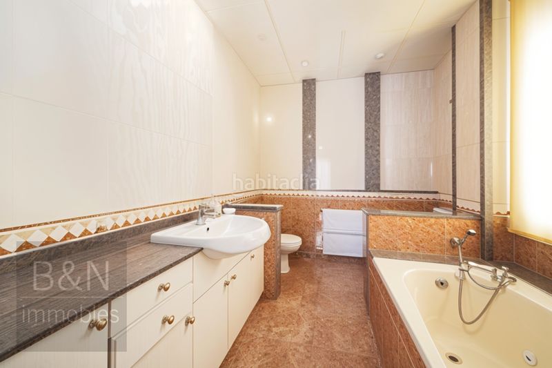 Foto a4d66ab8-e61f-4b01-a25e-9a5b90cf0176. Casa amb calefacció aparcament piscina a Ca n'Aurell Terrassa