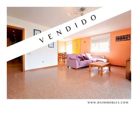 Zweistöckige Wohnung in Ca n'Anglada. Un dúplex que invita a quedarse luz, amplitud y una terraza para