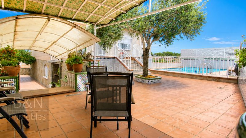 Foto 2a9dd966-4c98-41cf-ba9c-ba16820cee2f. Casa amb calefacció aparcament piscina a Can Parellada Terrassa