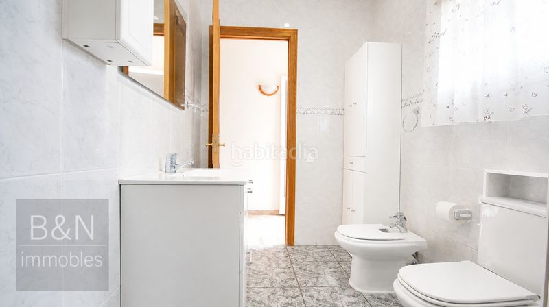 Foto 3ddbcaff-3e59-4777-bf0c-17a92e6fe807. Casa amb calefacció aparcament piscina a Can Parellada Terrassa