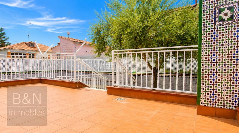 Foto 445c9061-6c5d-47a7-b25e-705aebd53d1a. Casa amb calefacció aparcament piscina a Can Parellada Terrassa