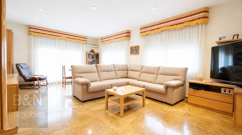 Foto 52c06e5d-30a0-4f3e-a3f7-6bbd74d9f253. Casa amb calefacció aparcament piscina a Can Parellada Terrassa