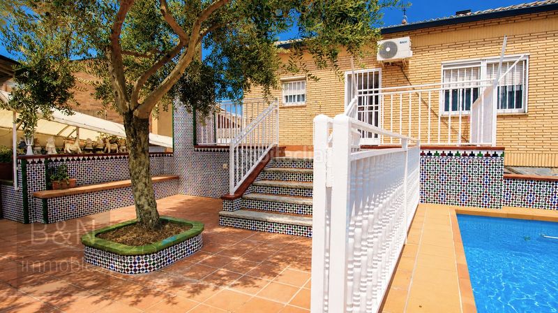 Foto 6bf95f7f-3abe-451b-992a-625c98d71eaf. Casa amb calefacció aparcament piscina a Can Parellada Terrassa