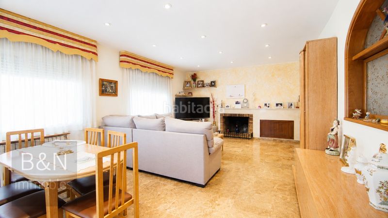 Foto ae819435-28a2-4c45-aabb-99fc8407c4ba. Casa amb calefacció aparcament piscina a Can Parellada Terrassa