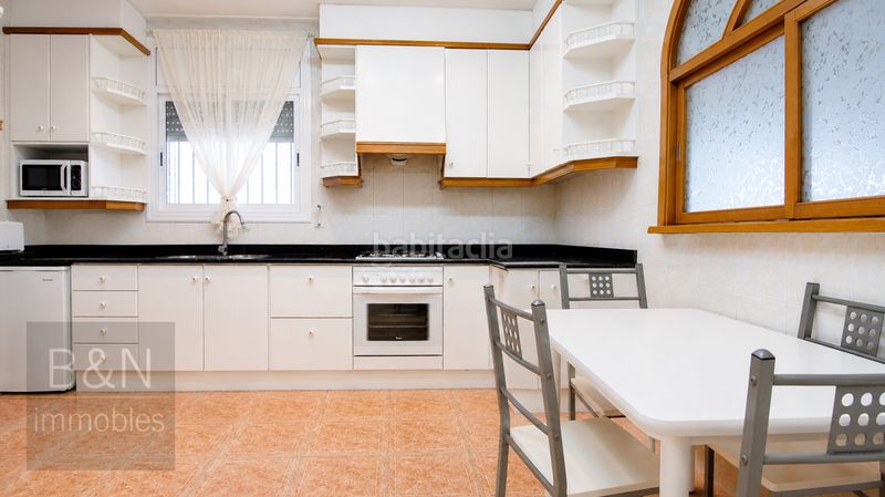Foto ca09ef7e-5336-44ae-93b4-4778b5477e81. Casa amb calefacció aparcament piscina a Can Parellada Terrassa