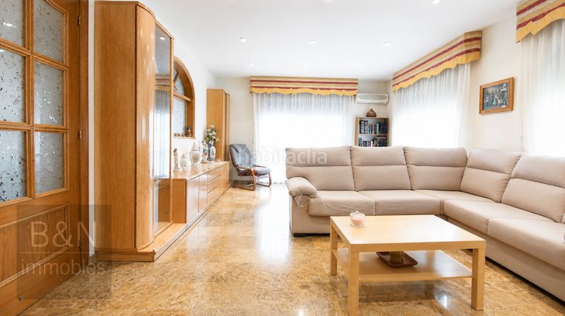 Foto db47fe5f-000c-4a86-b627-e26ae038e8c2. Casa amb calefacció aparcament piscina a Can Parellada Terrassa