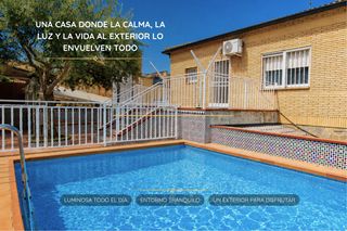 Haus in Can Parellada. Una casa donde la calma, la luz y la vida al exterior lo envuelv