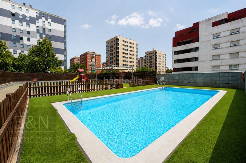 Foto f916de94-80f4-4245-9a73-94ec8f744b4b. Pis amb calefacció aparcament piscina a Can Roca Terrassa