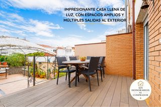 Casa a Sant Pere Nord. Una casa donde la amplitud se vive en cada rincón