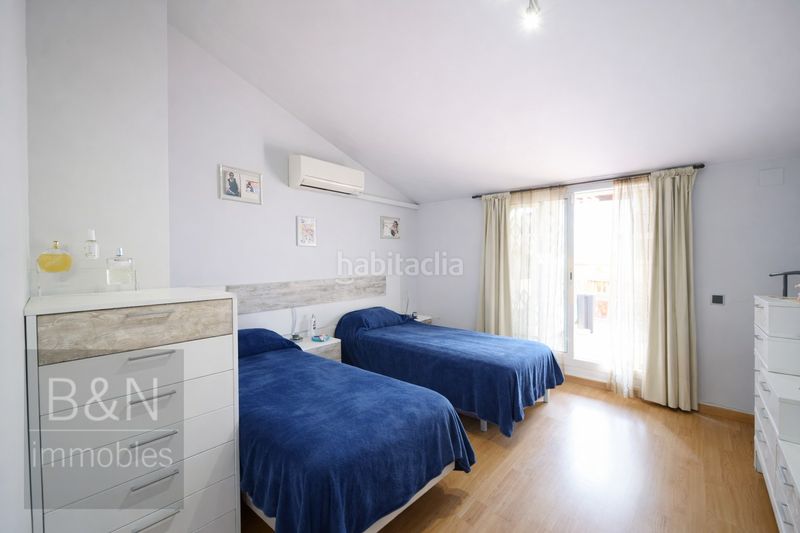 Foto f95dd9e2-a818-499b-96f6-a78fc30047d2. Dúplex amb calefacció aparcament a Roc Blanc Terrassa