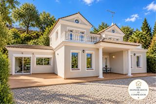 Maison à Ullastrell. Una casa donde la elegancia, el espacio y la naturaleza se encue