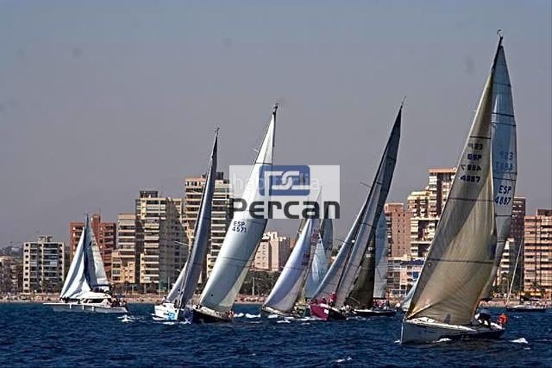 Foto 3a2d4f12-b1a2-498e-a5fa-a2d0ddbc81fb. Car parking in Campello Playa Campello (el)