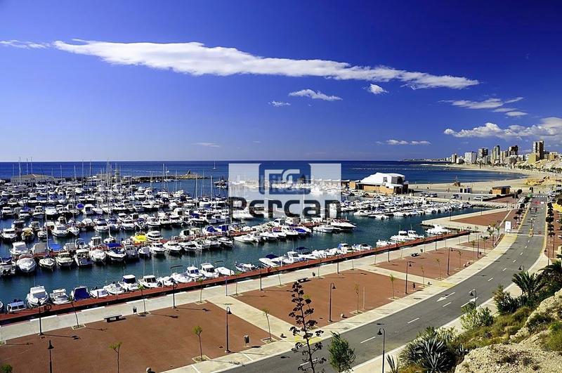 Foto a7096349-b158-49ef-ae8a-e89d2b7c539c. Car parking in Campello Playa Campello (el)