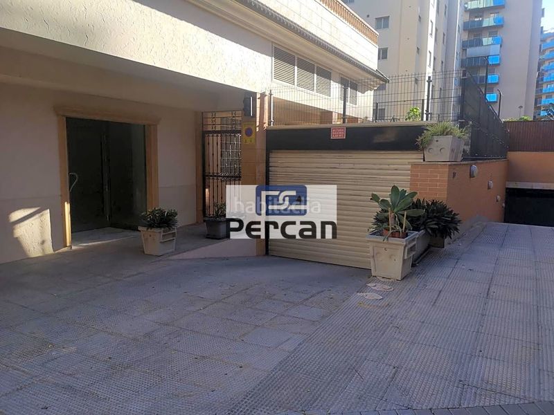 Foto 79b126e8-e0b7-4afd-925a-9e2796928da2. Aparcament cotxe a Campello Playa Campello (el)