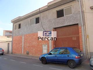 Edifici  Tirant lo blanc. Local con posibilidad de hacer una planta más