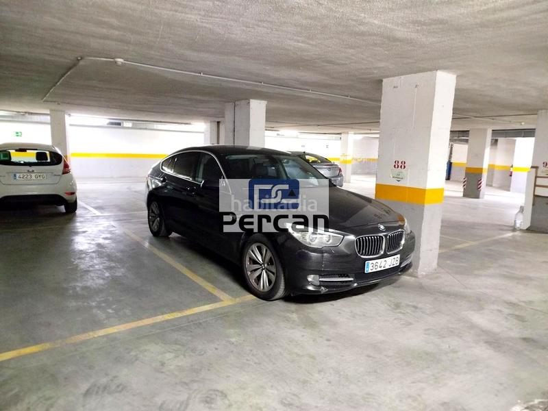 Foto f2297412-3d4b-4639-8ca7-ee6e2511139b. Parking coche en Campello Playa Campello (el)