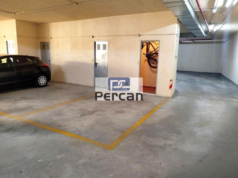 Foto 8752ea6f-908d-40c7-a797-d6a1fd4f90fa. Autoparkplatz in Campello Playa Campello (el)