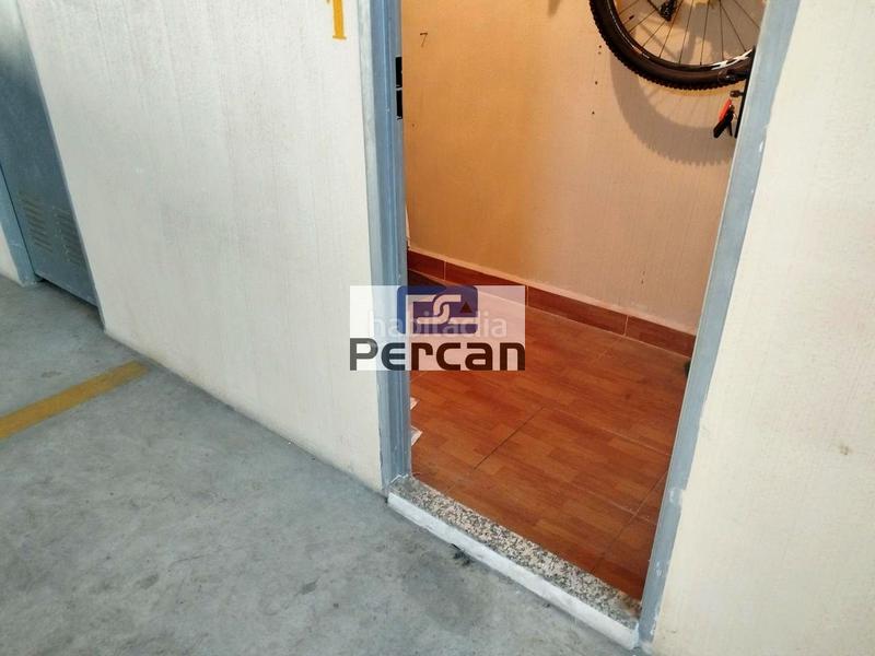 Foto c658f1dd-6e25-4ace-b7e6-7039efd2132a. Autoparkplatz in Campello Playa Campello (el)