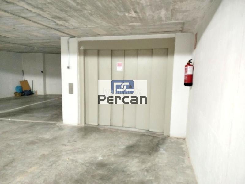 Foto 1d747dc1-15b3-4f4c-818d-fcbe6b613644. Parking voiture dans Campello Pueblo Campello (el)