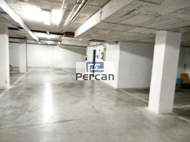 Foto c232ac2b-cbce-469f-9ff4-f55887062538. Parking voiture dans Campello Pueblo Campello (el)