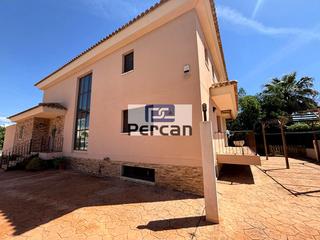 Maison  De cova del llop marí