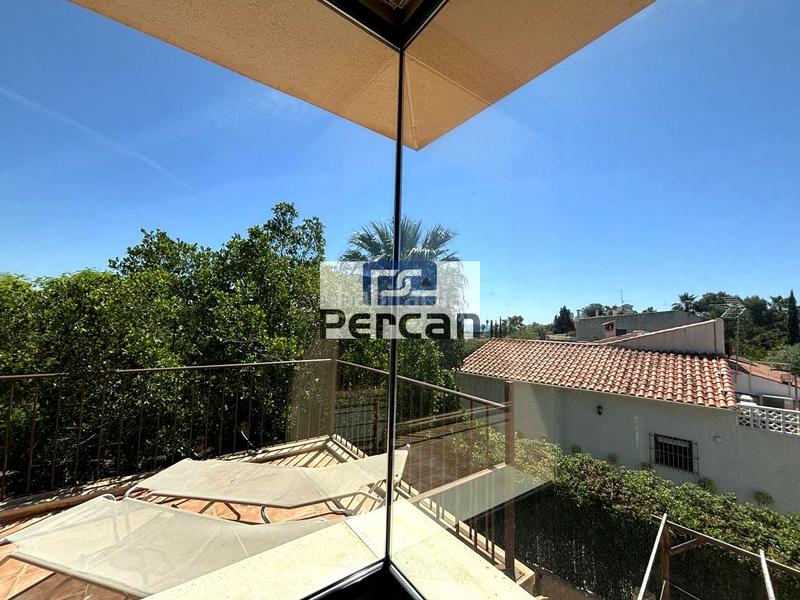 Foto c1eb8ca8-4e61-4065-88c7-50defd08be98. Casa amb piscina a Pueblo Español-Coveta Fumá Campello (el)