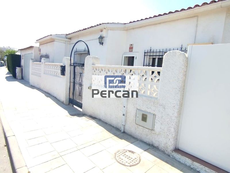 Foto f3800c7d-ae00-4567-a2ae-8226c9342c4f. Casa adossada amb aparcament piscina a Playa Muchavista Campello (el)
