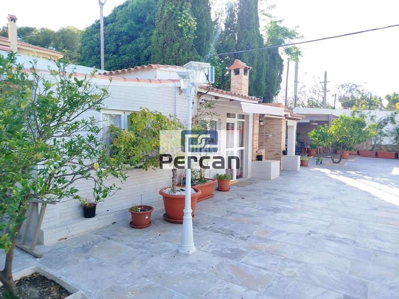 Foto 2908a527-f9af-4521-a99a-648083684383. Casa amb piscina a Pueblo Español-Coveta Fumá Campello (el)