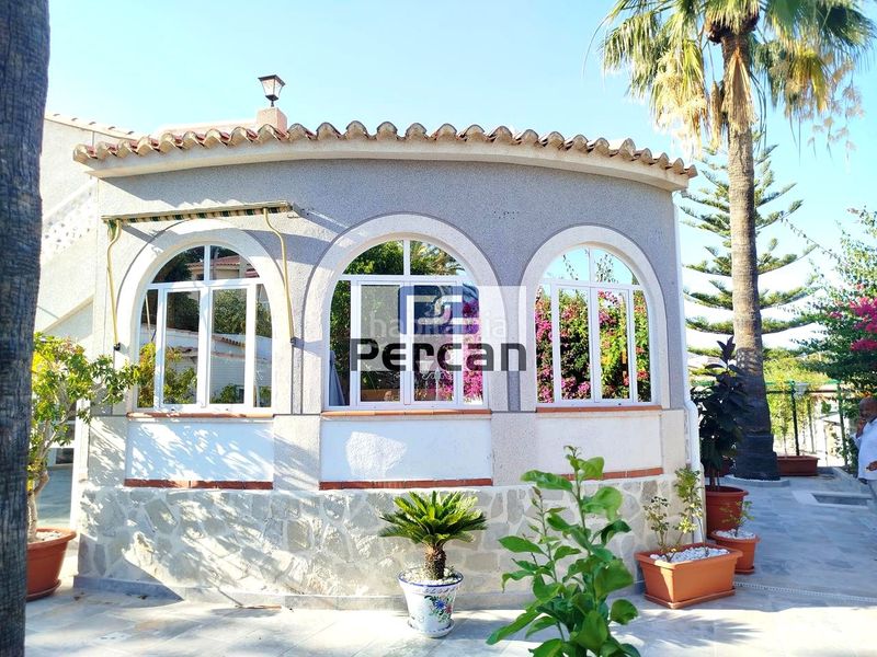 Foto 5465d2a7-0261-4e62-9050-a93c757a8d87. Casa amb piscina a Pueblo Español-Coveta Fumá Campello (el)