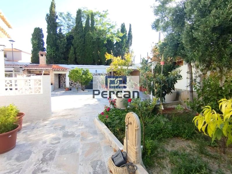 Foto a4c2eaa1-63a1-47ed-a893-c2203b78c9bf. Casa amb piscina a Pueblo Español-Coveta Fumá Campello (el)