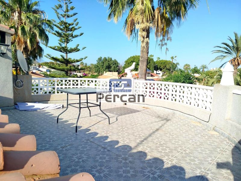 Foto c1462aca-1eb7-4fd5-ad77-df49fc21f137. Casa amb piscina a Pueblo Español-Coveta Fumá Campello (el)