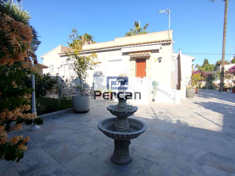 Foto ec85919a-4e7f-4d56-9319-8c59f4cfcad5. Casa amb piscina a Pueblo Español-Coveta Fumá Campello (el)