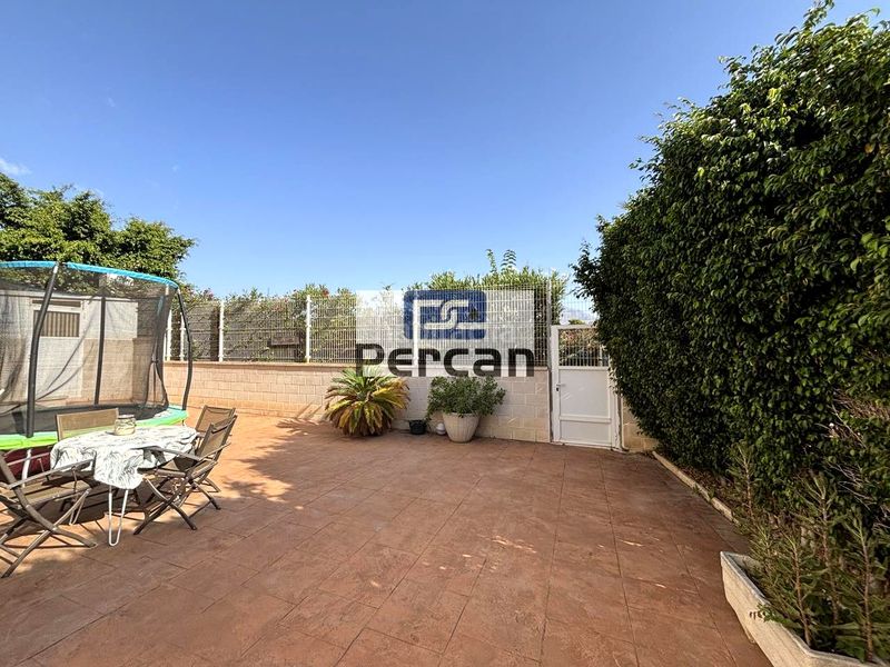 Foto 0d76b8f3-df1c-4fe5-bb4a-f0751d6e66f0. Casa amb calefacció piscina a Campello Playa Campello (el)