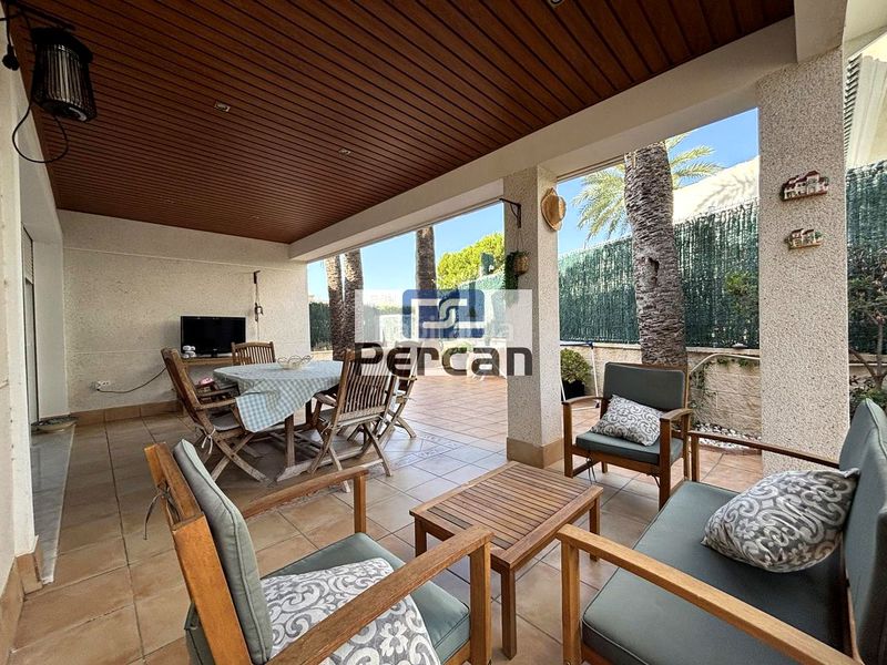Foto 15a2a64f-d927-41e2-a3c0-ae56a783e2cd. Casa amb calefacció piscina a Campello Playa Campello (el)