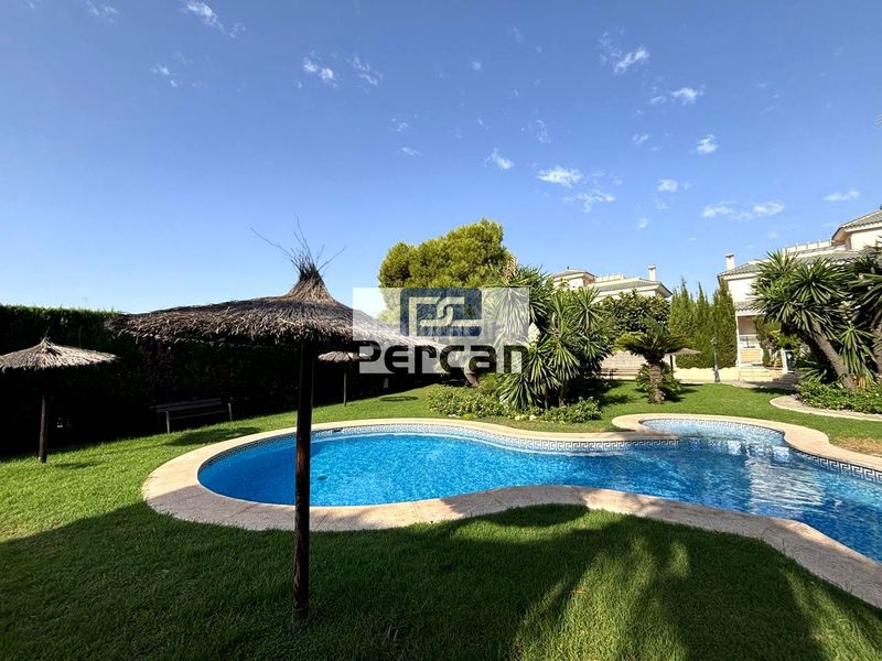 Foto 1b7143c7-dc59-469b-afbc-2a3868d2cffe. Casa amb calefacció piscina a Campello Playa Campello (el)