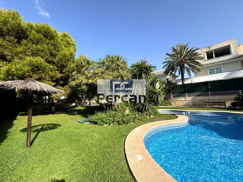 Foto 790a8045-bcc3-477c-a454-ae536eeece9b. Casa amb calefacció piscina a Campello Playa Campello (el)