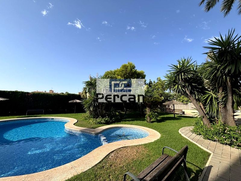 Foto 8215b179-6182-49f7-b708-8243253bf942. Casa amb calefacció piscina a Campello Playa Campello (el)