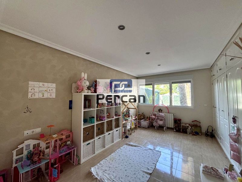 Foto 87466694-4d48-4c33-a6f9-e0f7652da1a1. Casa amb calefacció piscina a Campello Playa Campello (el)