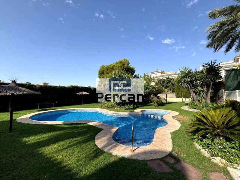 Foto 9b0eee61-b095-4b82-9a7b-c875b352c686. Casa amb calefacció piscina a Campello Playa Campello (el)